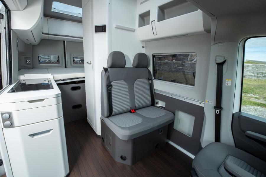 Интерьер Volkswagen Grand California 600 2019 года  (UK) (фото 4 из 20)